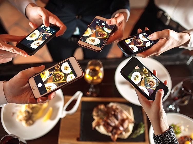 טלפונים מצלמים אוכל